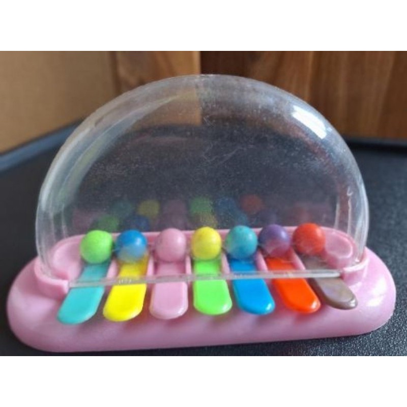 Jouet "piano" billes à touches de couleur