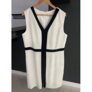 Robe noire et blanche -...