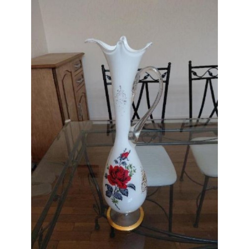 Vase en opaline blanche style Murano - Décor roses rouges peint