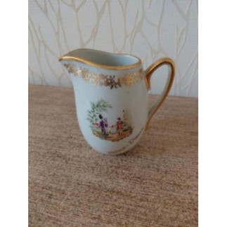 Pichet en porcelaine de...