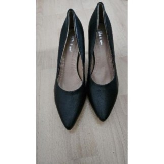 Escarpins pointus noir T.41...