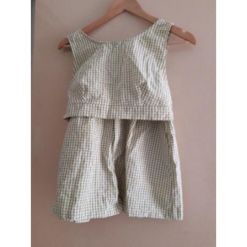 Short à pinces  et petit haut de bretelles vichy vert blanc tailleL marque Shein