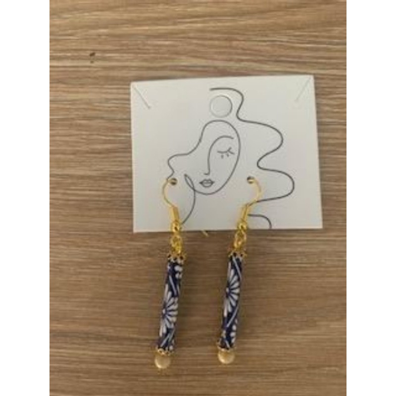 Boucles d'oreilles bleues en papier vernis 