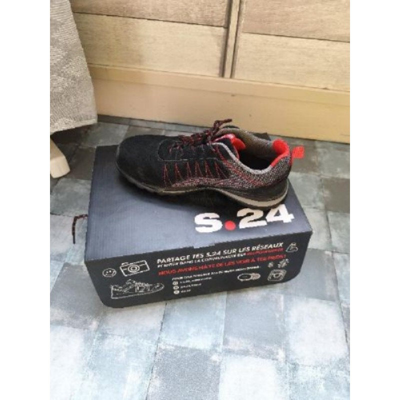 Chaussures de sécurité unisexe marque S.24 taille 40 
