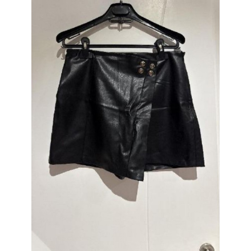 Jupe short similicuir Zara taille m en bon état 