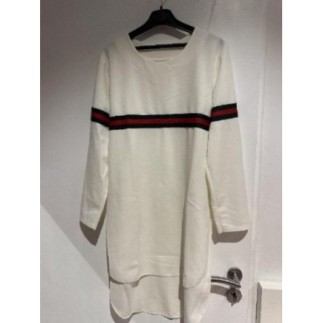 Robe blanche avec rayure...