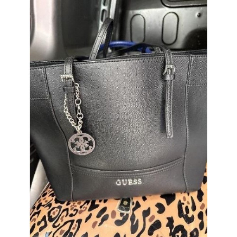 Grand sac noir de la marque guess en excellent etat