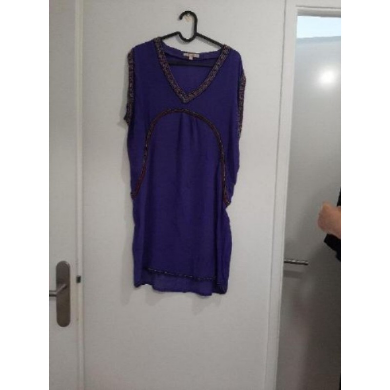 Robe violette avec des perles bel air T2
