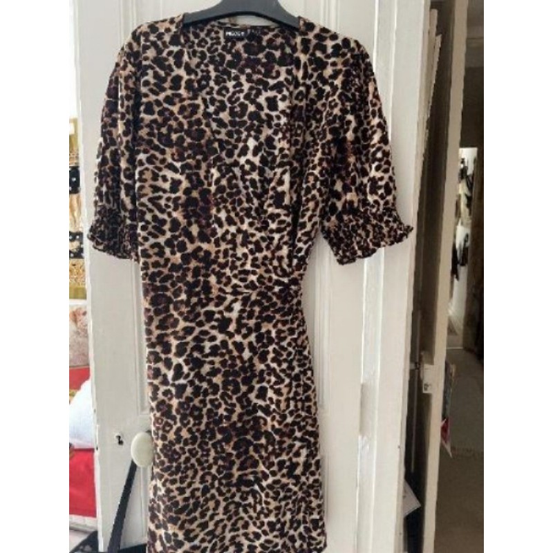 Robe imprimé léopard 38-40 marque PIECES