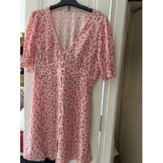 Robe blanche fleurs roses...