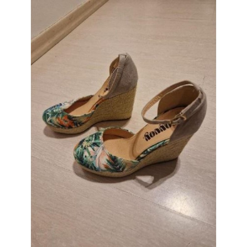 Chaussures compensées fleurs 