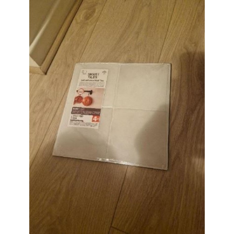 Dalles auto adhésives 