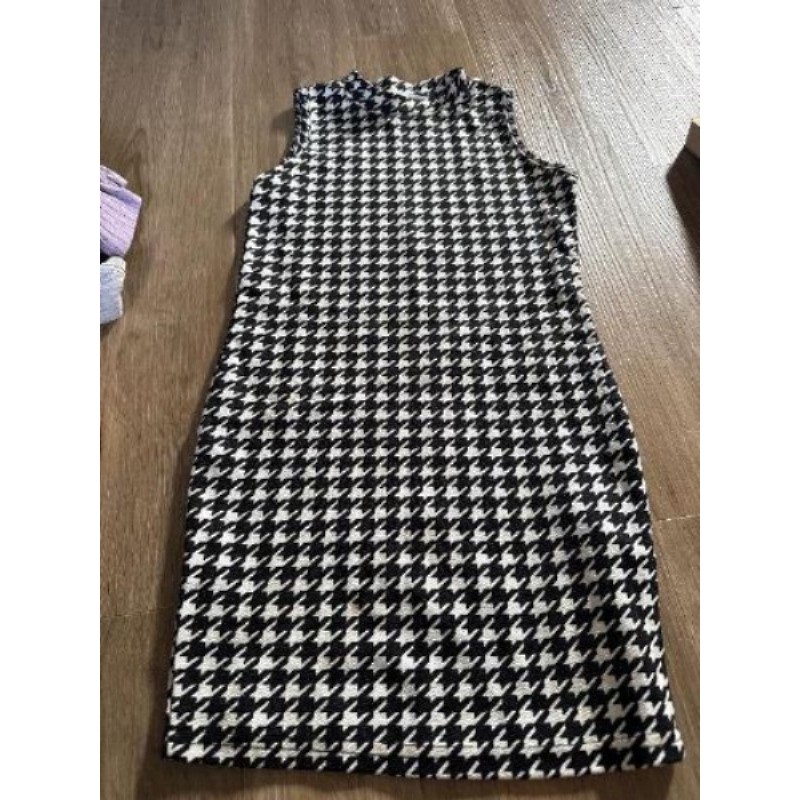 Robe SHEIN à carreau noire et blanche taille 10 ans