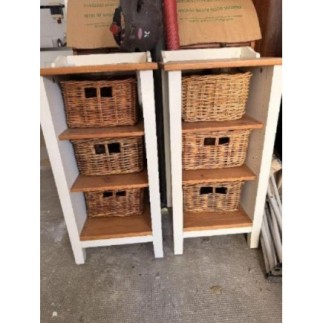 Étagère avec paniers de...