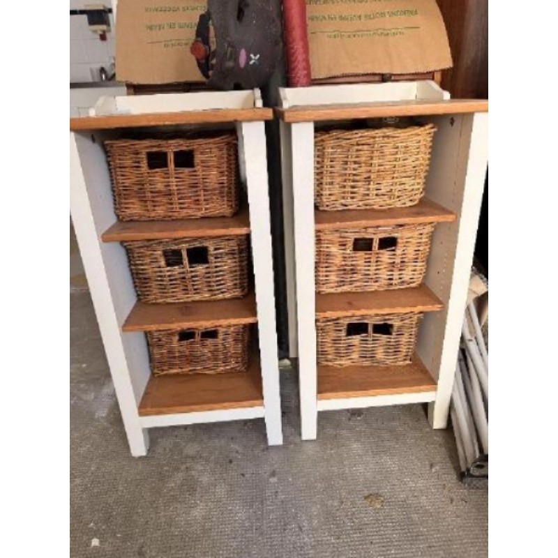 Étagère avec paniers de rangement