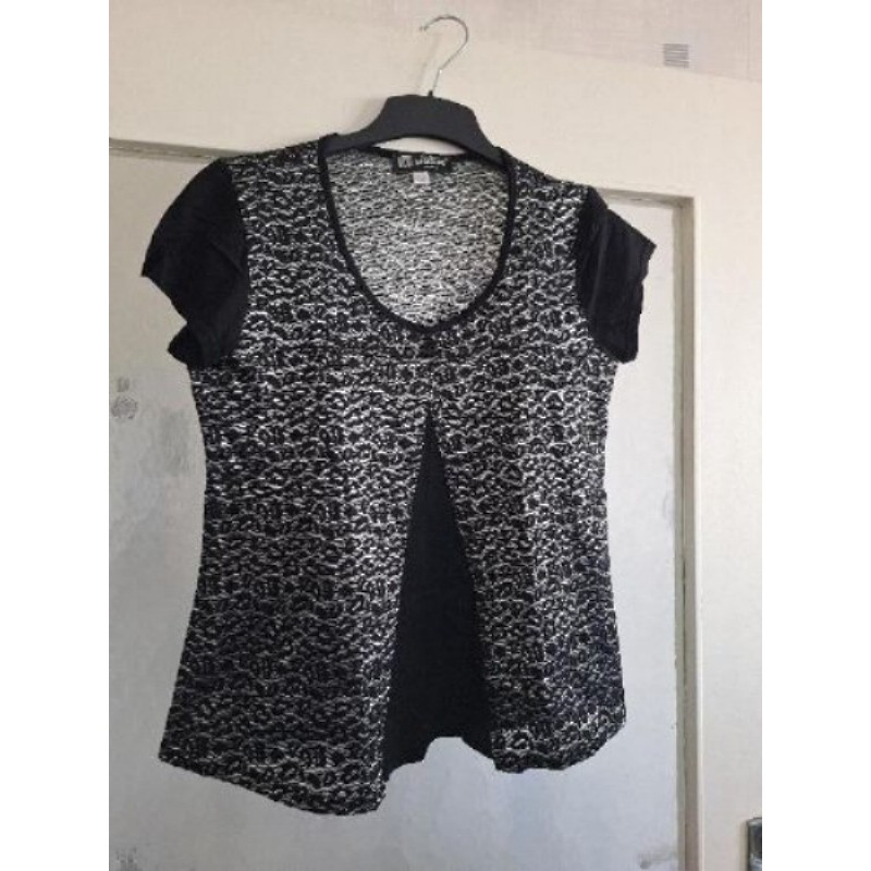 Tunique noir avec broderie noire et blanche taille 48