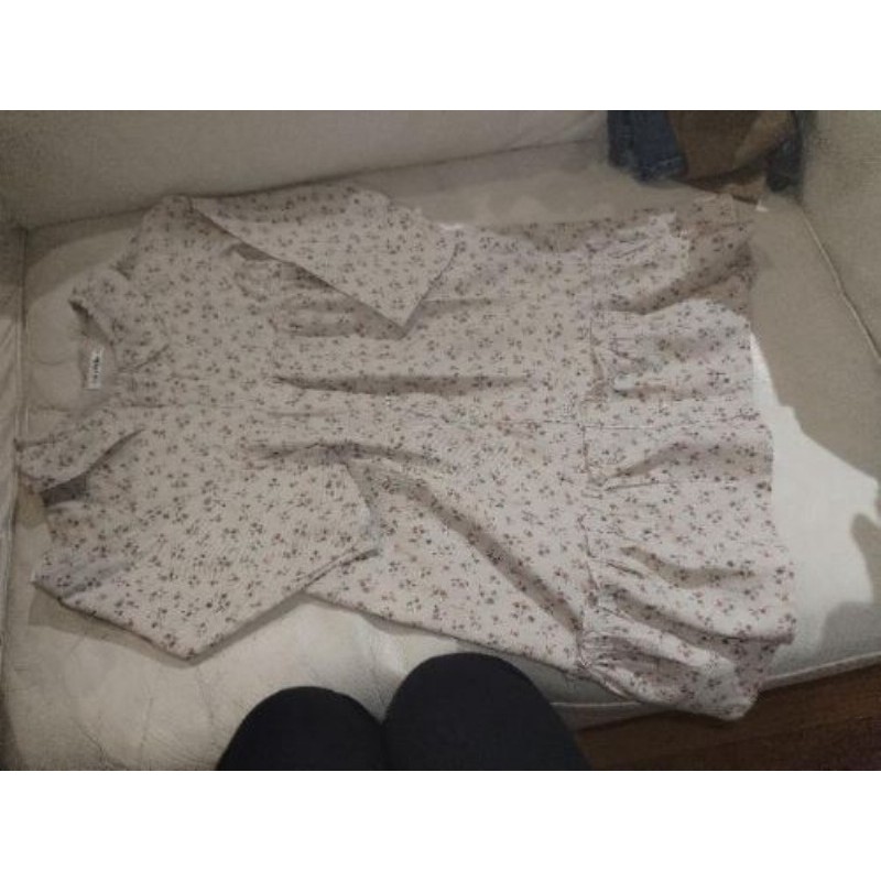 Robe 8ans Lola Palacios fleurie, manches 3/4,mi longue, très bon état 