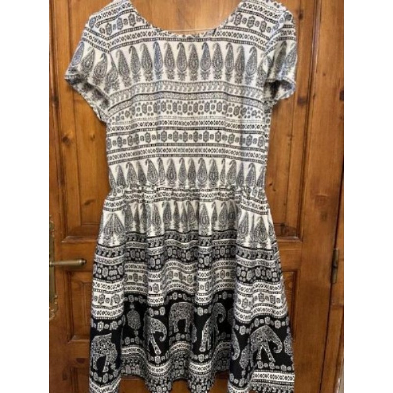 Robe noire et blanche t12 New look 