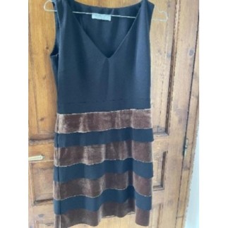 Robe noire avec bandes...