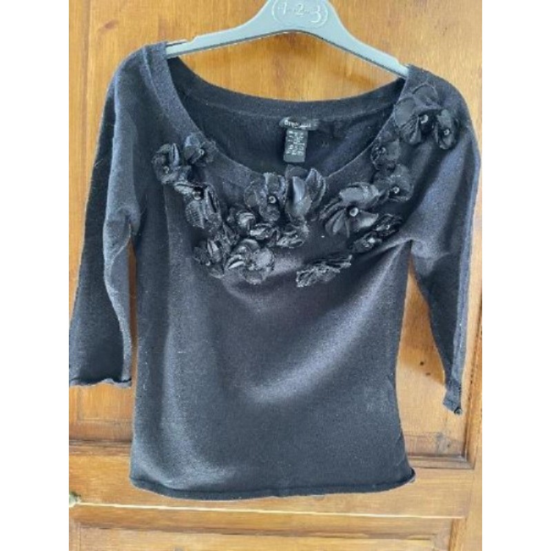 Haut noir  étincelle avec fleurs taille S