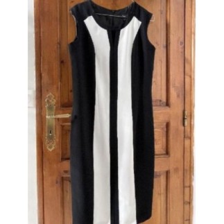 Robe noire avec bande...