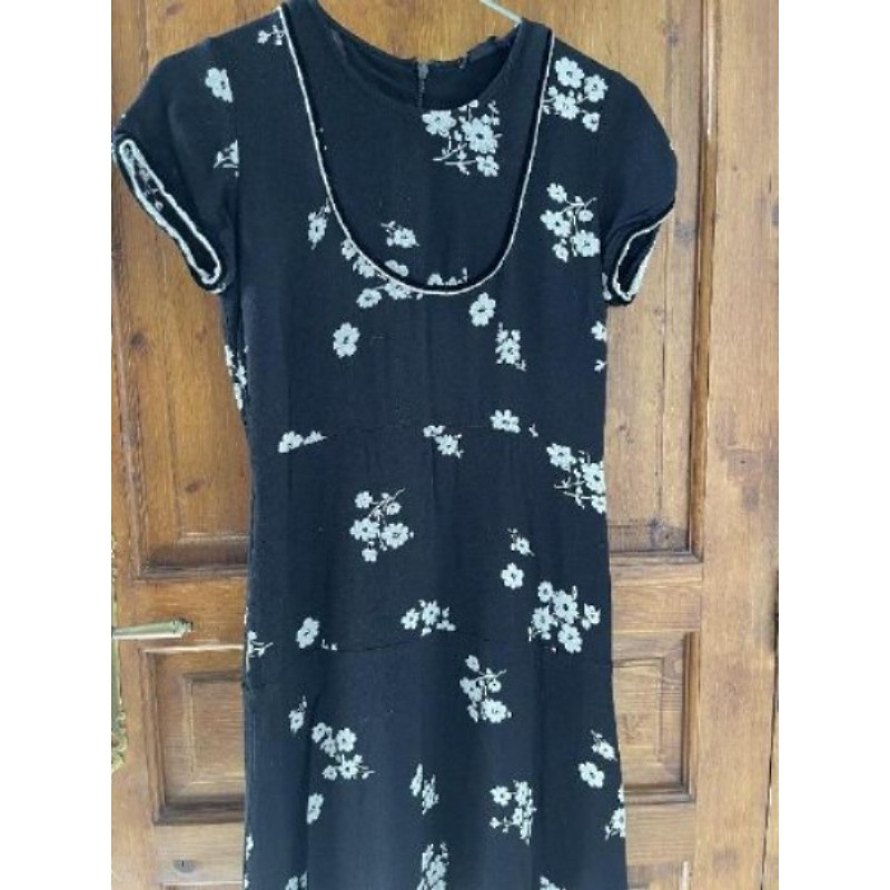 Robe noire avec fleurs blanches Sinequanon taille 38