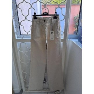 Pantalon beige Bershka...