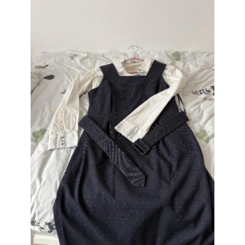 Robe bleue marine pois blancs à bretelles fermeture sur le côté Mango T M + chemisier 