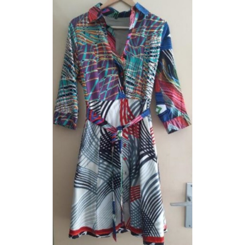 Robe colorée  marque DESIGUAL taille 44 mais convient au M