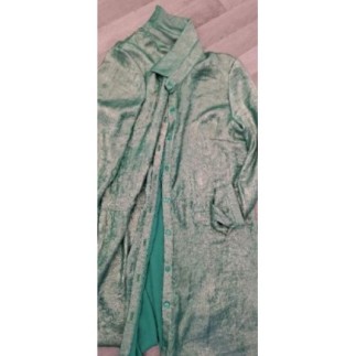 Chemise longue vert satiné...