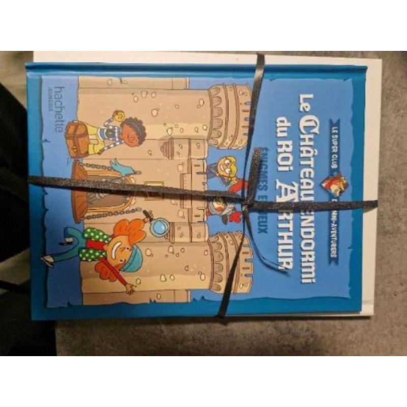 Lot de 2 livres hachette neuf