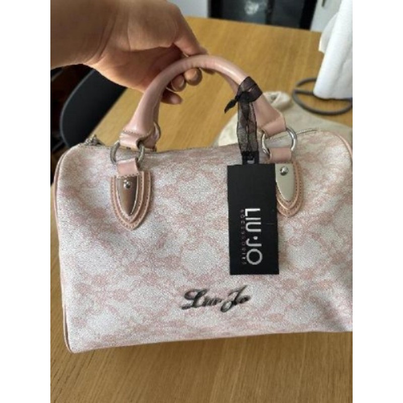 Sac  de la marque lui jo  couleur rose 
