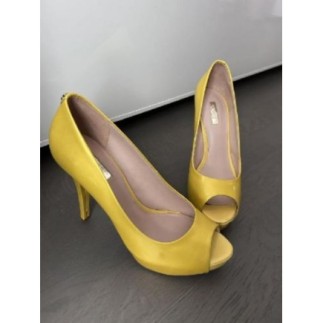 Escarpins GUESS jaune nacré...