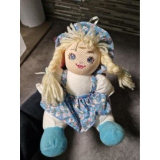 Poupée en tissu neuf