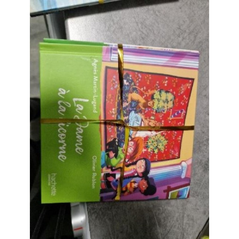 Lot de 2 livres hachette neuf 