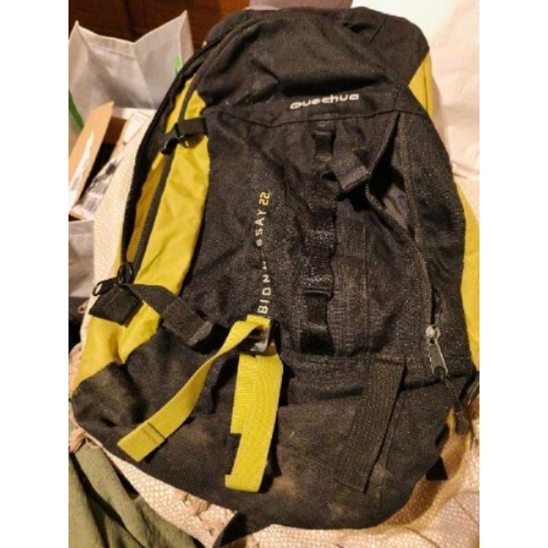 Sac à dos QUECHUA noir et vert 