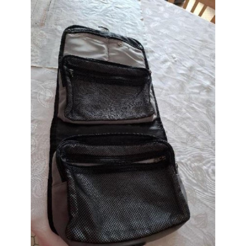 Trousse  de toilette pour voyage