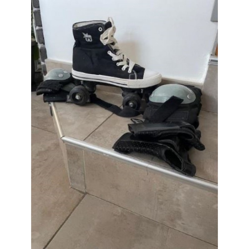 LOT ROLLERS AVEC EQUIPEMENTS DE PROTECTION (GENOUX, COUDES, POIGNETS)