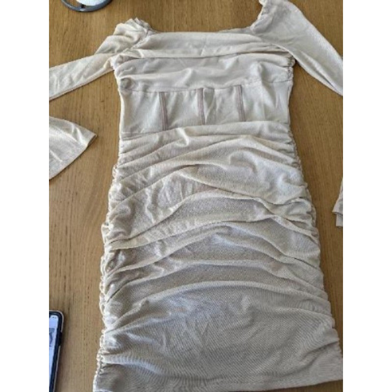 Robe courte couleur beige taille M 
