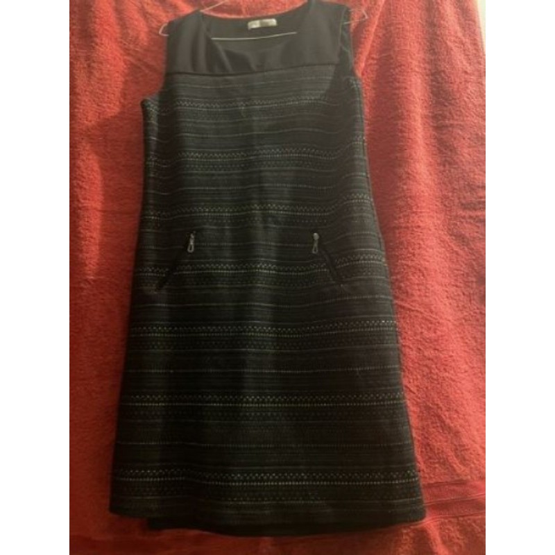 ROBE NOIR AVEC MOTIF BLEU ET DORE, TAILLE 38, ARMAND THIERRY