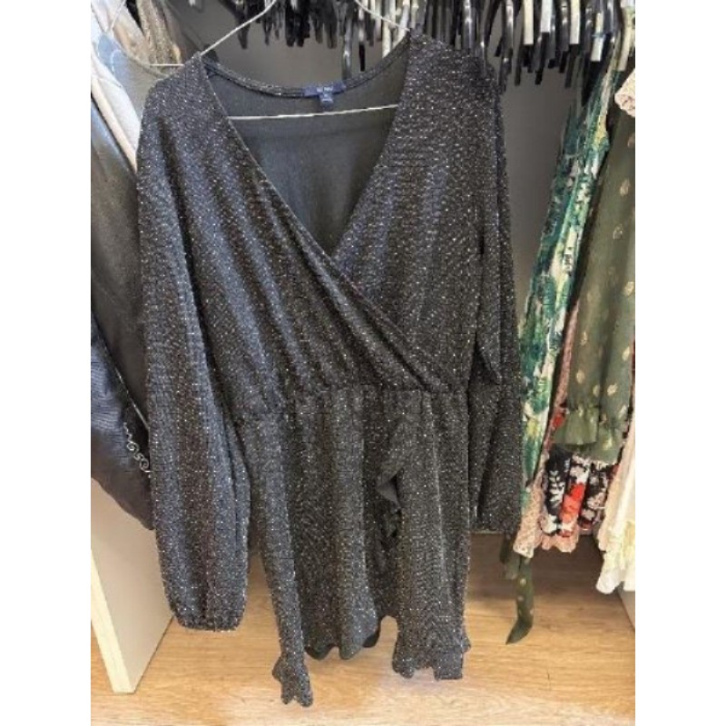 Robe noire pailletée taille M  -À 