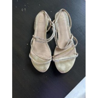 Nu pieds Guess T41