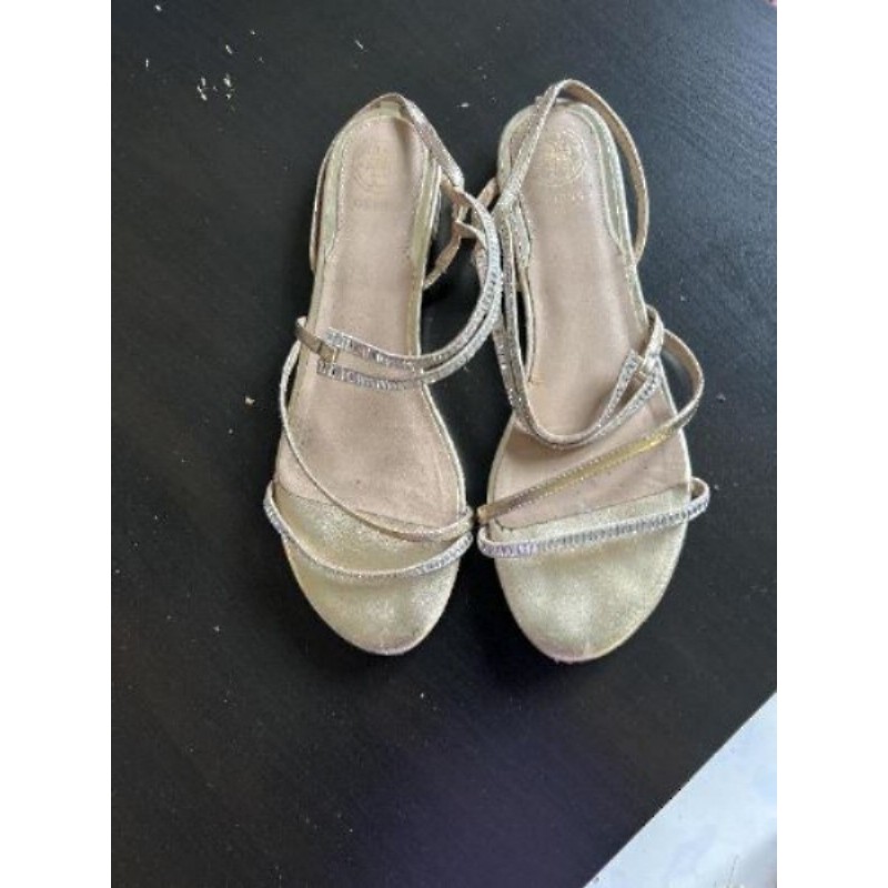 Nu pieds Guess T41