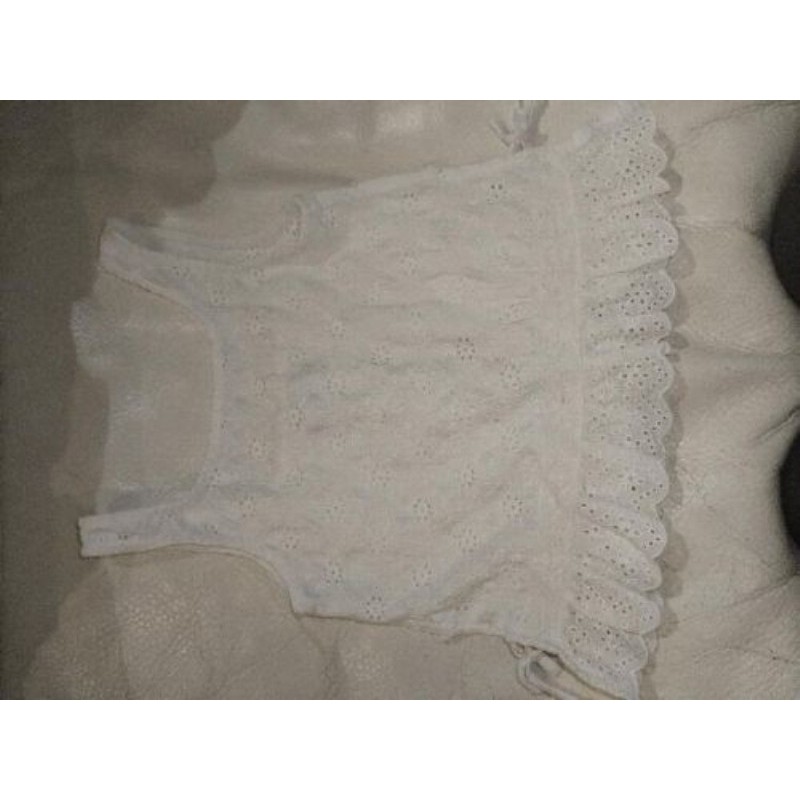 Top zara 7ans sans manche dentelle 