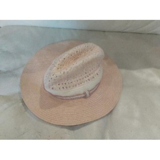 Chapeau rose tape à l'œil...