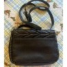 sac à main noir avec intérieur rouge