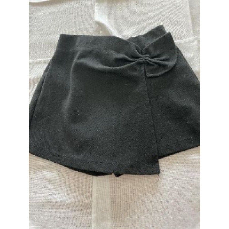 JUPE SHORT ZARA NOIRE T. 6 ANS