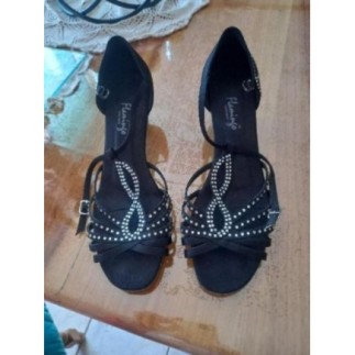 Chaussures de danse. T 41...