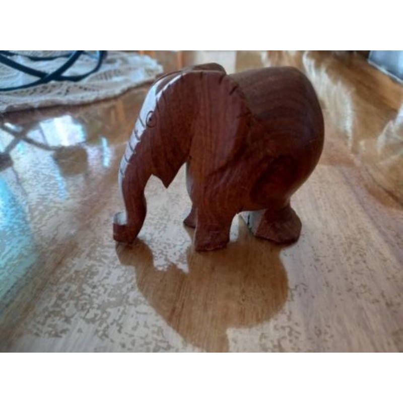 Éléphant en bois