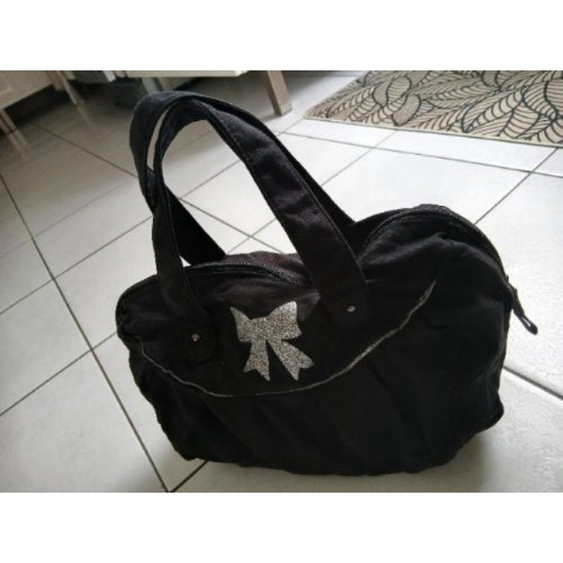 Sac à main en tissus noir 